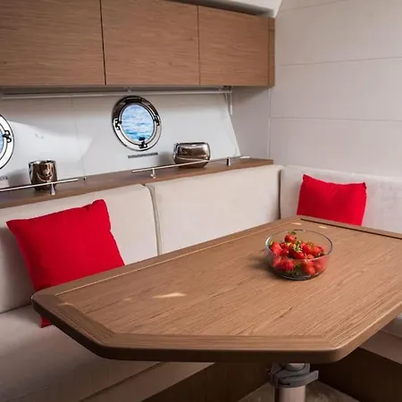 Cruise And On Board A Motor Yacht Ботель *